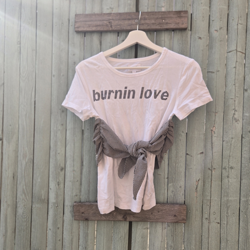 Grey Lab “Burnin Love” Graphic Tee w/ Tie Waist Size Small